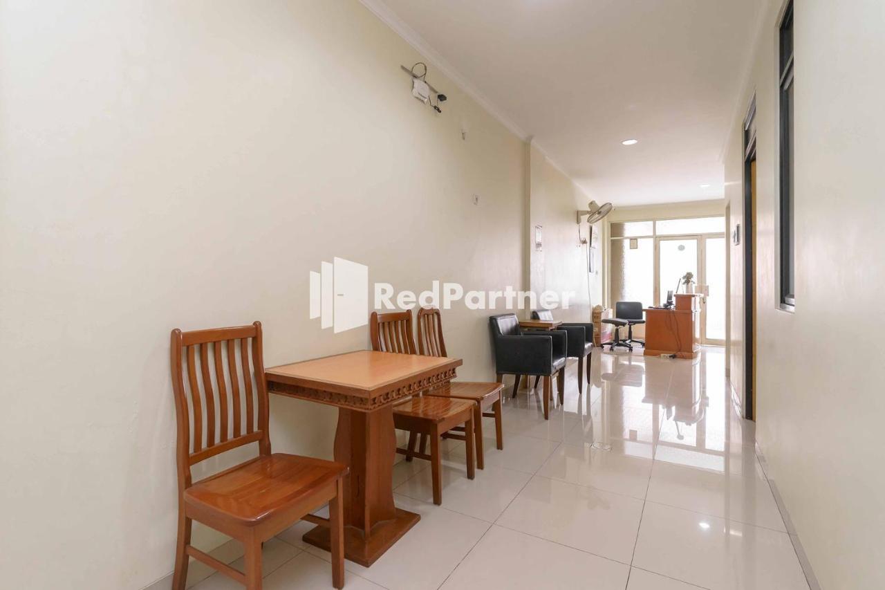 Jo Residence Syariah Redpartner Джакарта Экстерьер фото